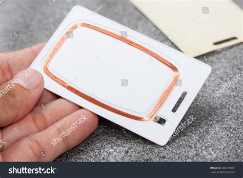 round circuit inside rfid card identity card types proximity|technology behind rfid cards.